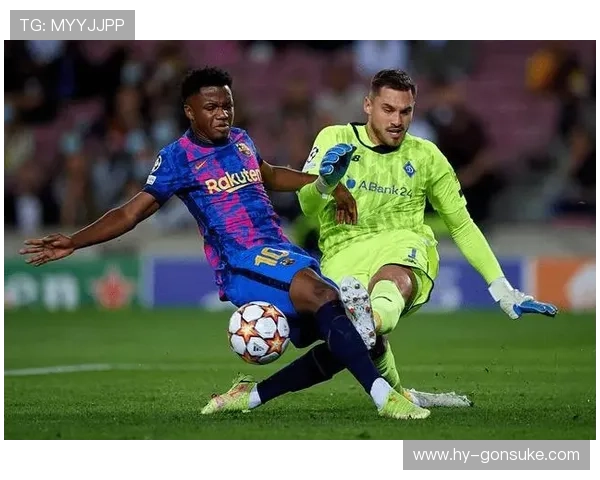 巴萨抵达阿尔瓦塞特数百球迷接机